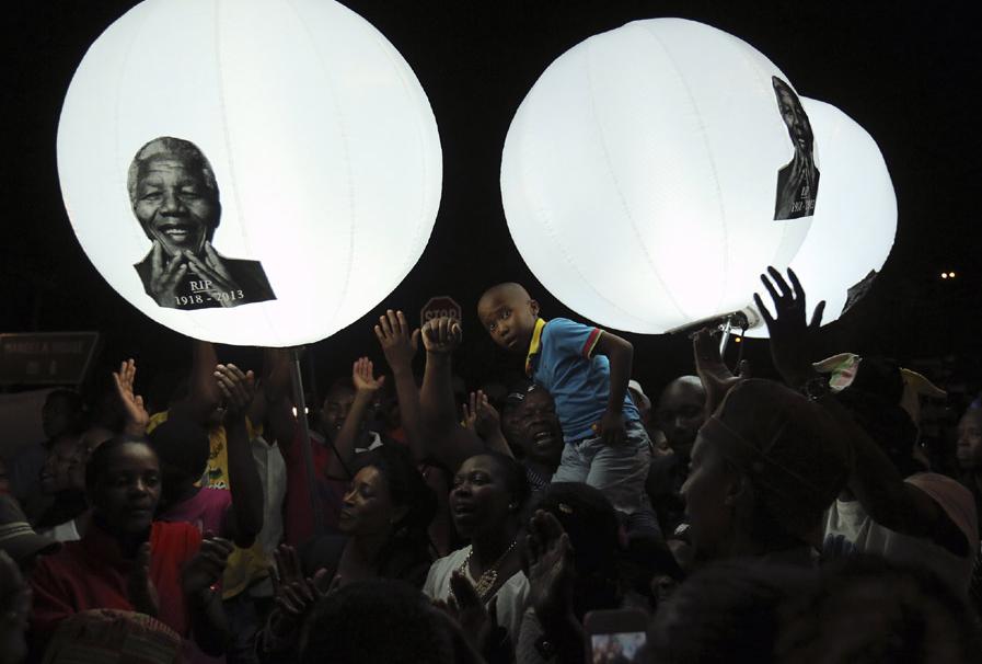 Los sudafricanos dedican un día de oración a Mandela (7)