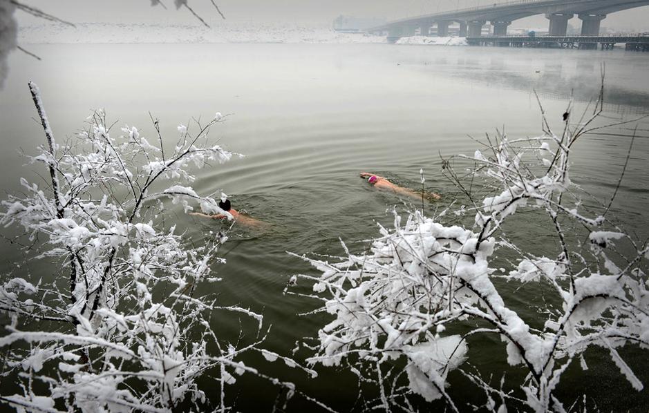 Nadadores celestiales en Jilin a una temperatura de -10 grados