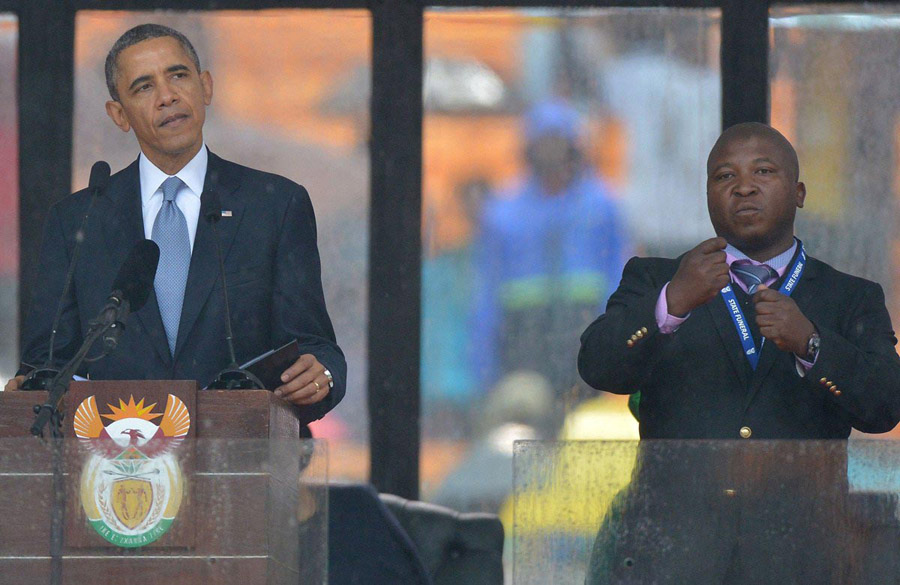 El intérprete de lenguaje signos en el funeral de Mandela era "falso"