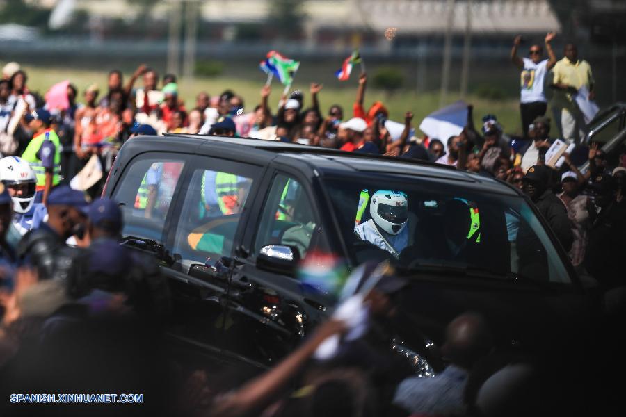 Restos de Mandela llegan a Qunu