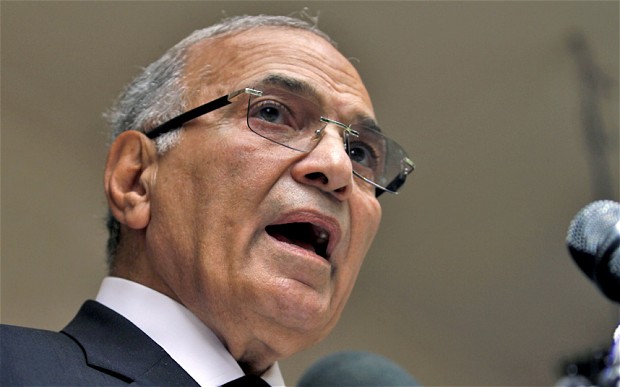 Tribunal egipcio absuelve de corrupción a primer ministro de era Mubarak