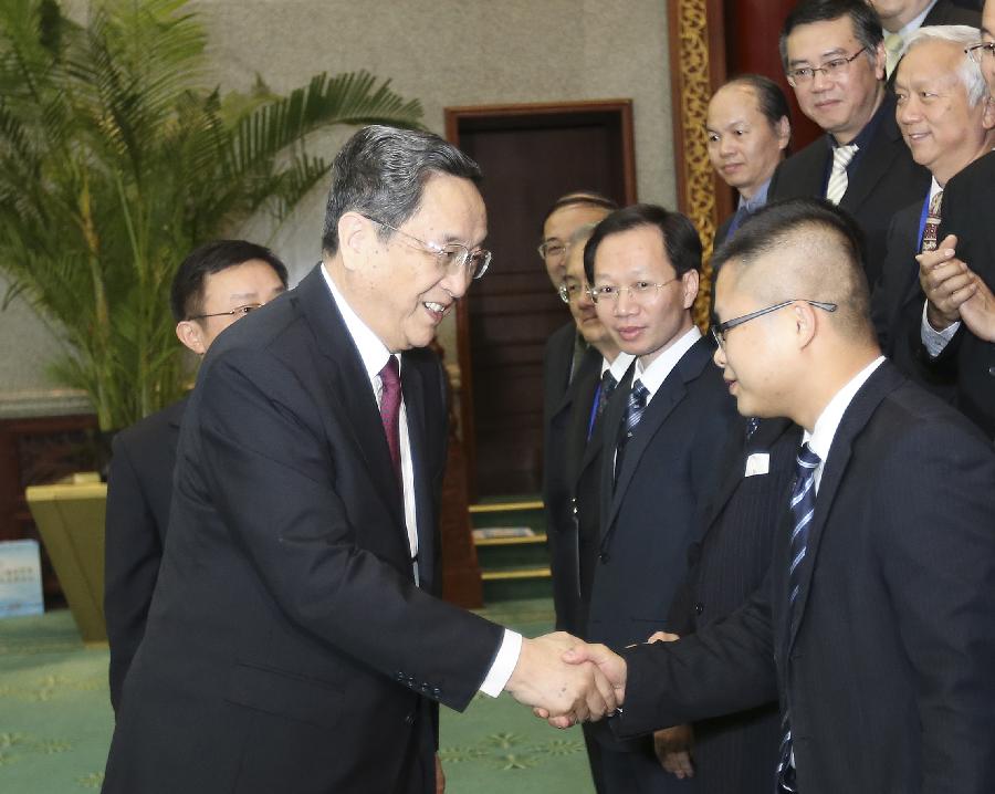 Medios de parte continental de China y Taiwan se comprometen a elevar competitividad global mediante cooperación