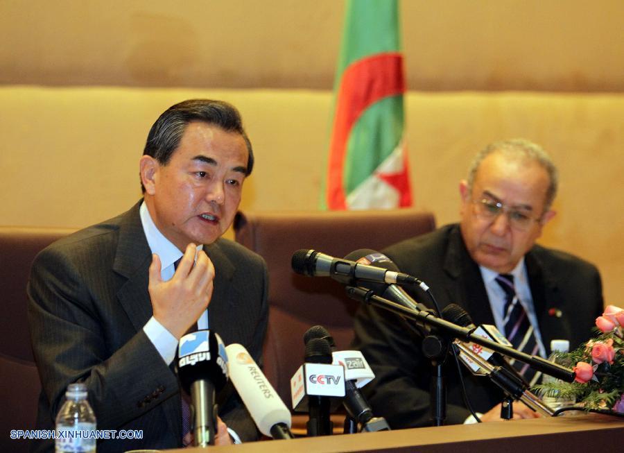 Ministro de Exteriores chino se compromete a apoyar a países árabes