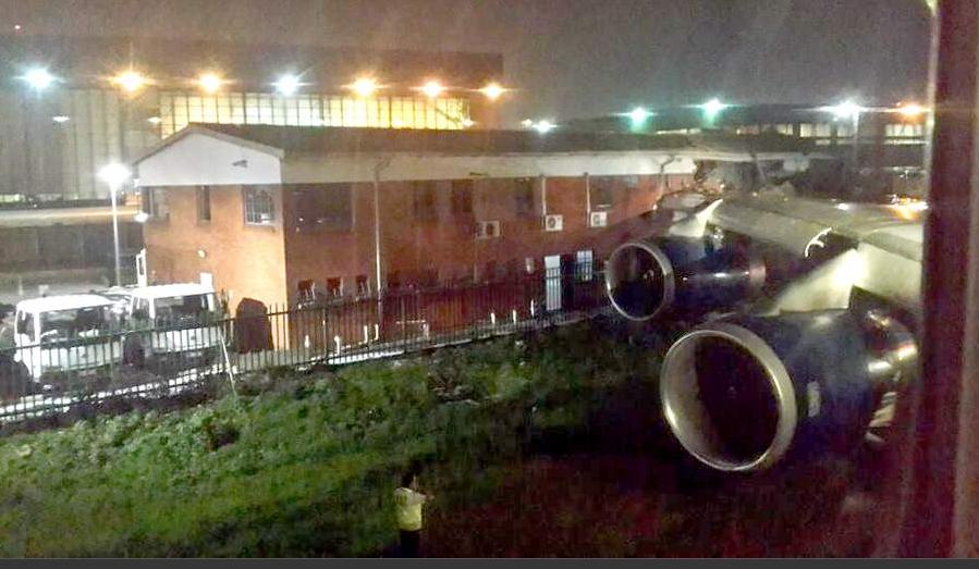 Avión de British Airways choca con un edificio en Johannesburgo
