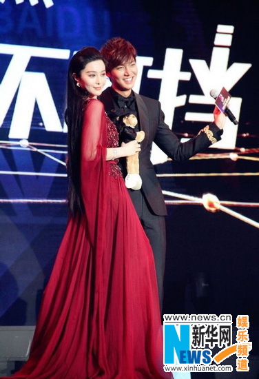 Actriz china Fan Bingbing y estrella coreana del sur Lee Min Ho asisten a la actividad en China