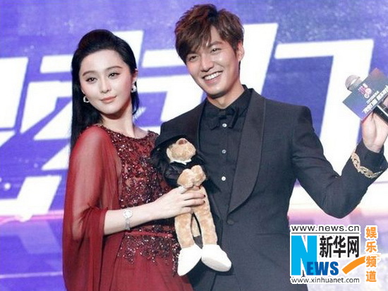 Actriz china Fan Bingbing y estrella coreana del sur Lee Min Ho asisten a la actividad en China