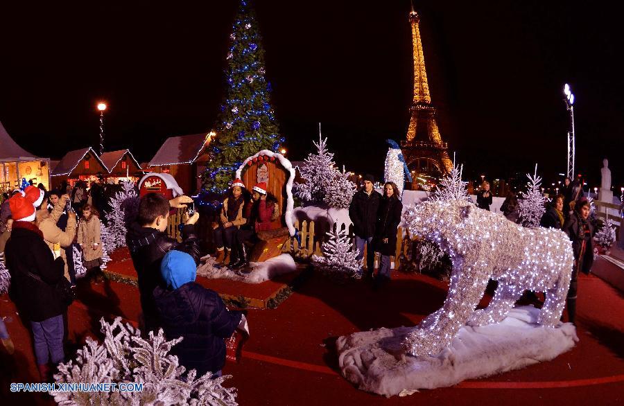 Francia: Ambiente navideño en París
