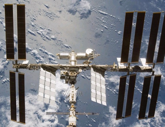 Finalizan con éxito la reparación de la Estación Espacial Internacional