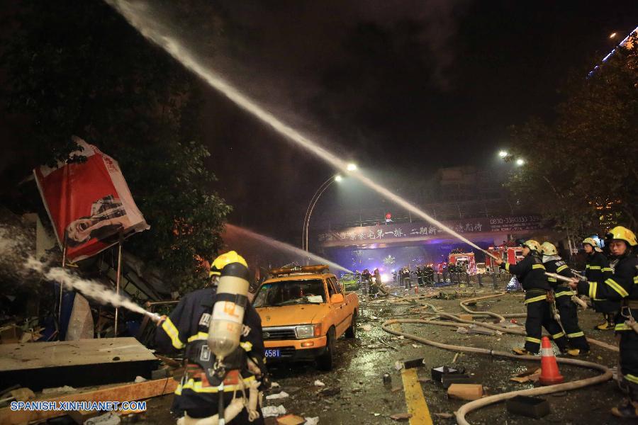 Mueren 4 personas en incendio de centro comercial en Sichuan