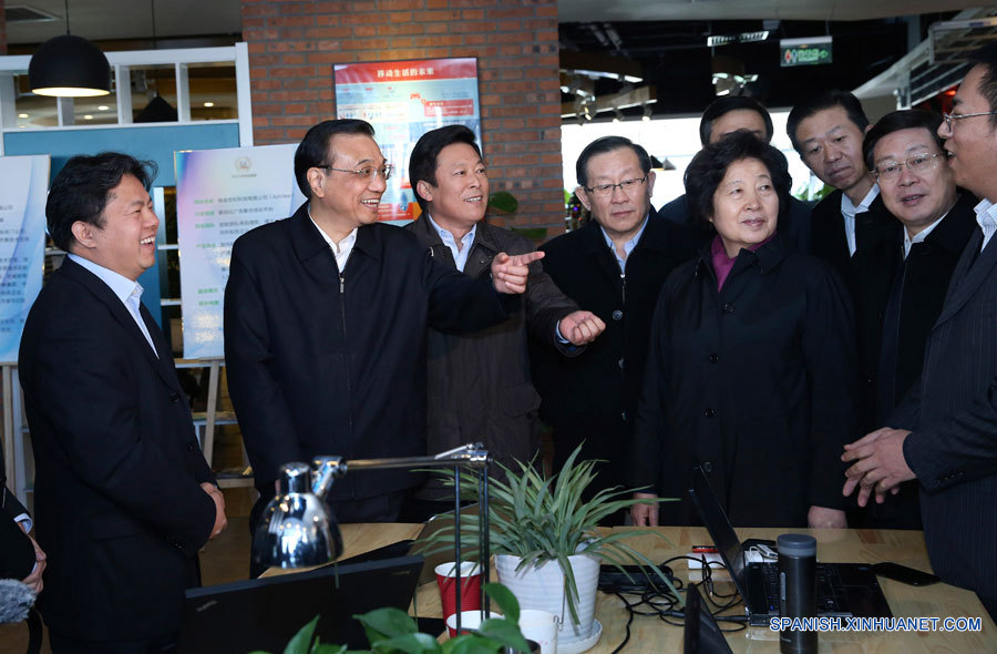 Premier chino enfatiza modernización económica y mejora de calidad de vida
