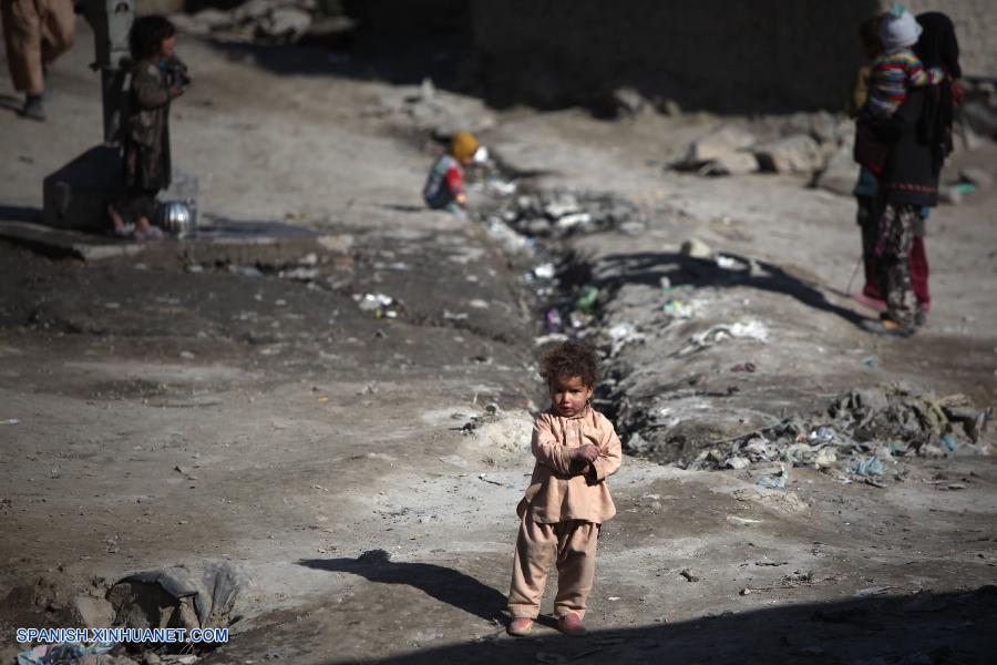 9 millones de niños afganos viven en la pobreza