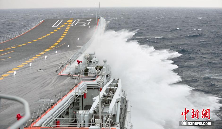 Portaaviones chino regresa de travesía por Mar Meridional de China