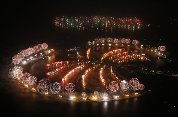 Logran en Dubai el récord Guinness de fuegos artificiales