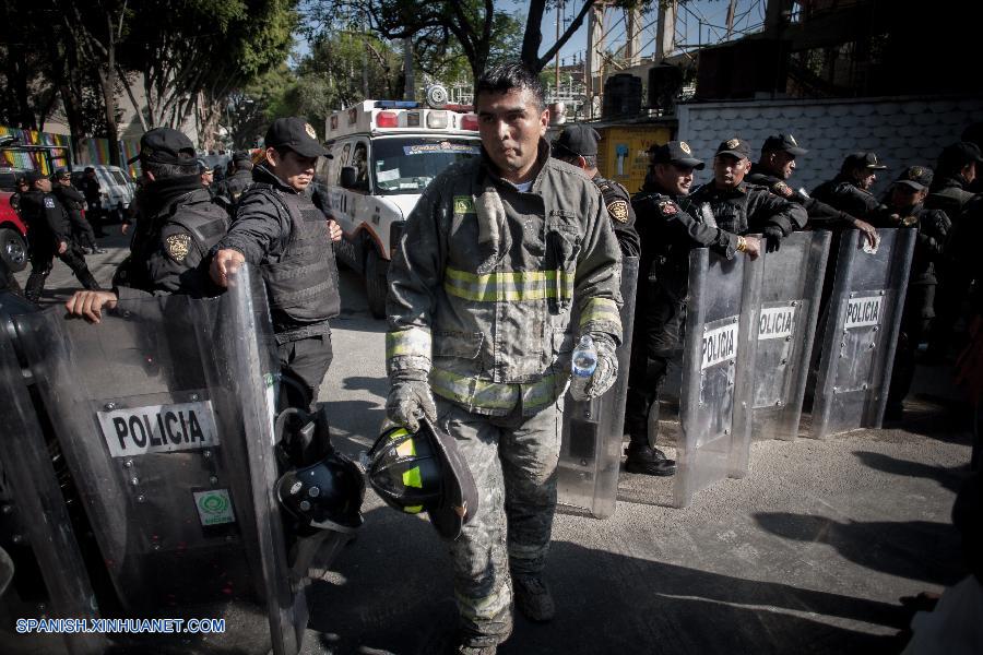 Se reportan dos muertos por derrumbe de edificio en la Ciudad de México