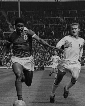 Muere Eusébio, estrella del fútbol mundial