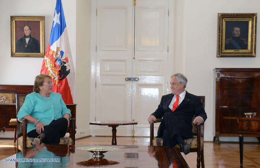 RESUMEN: Piñera y Bachelet comienzan traspaso de mando en Chile