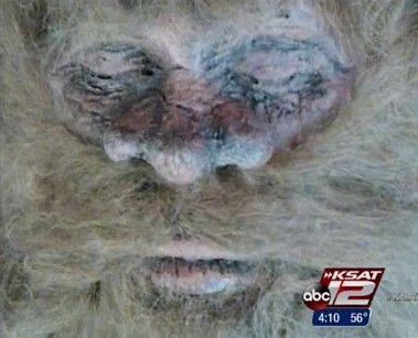 Un hombre afirma haber cazado un Pie Grande o Bigfoot, que revela en unas fotos por internet