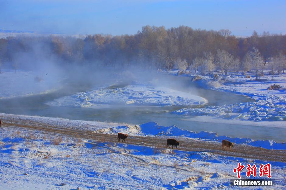 Paisaje invernal del río Haba de Xinjiang