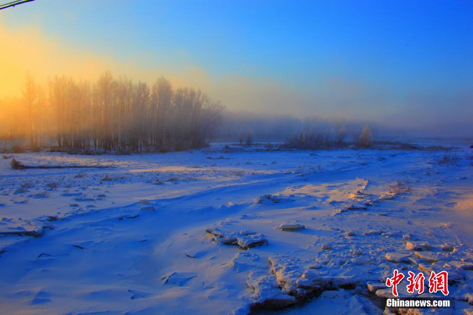 Paisaje invernal del río Haba de Xinjiang