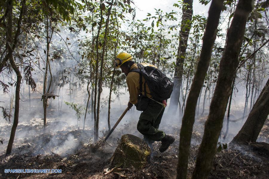 Guatemala sube nivel de alerta por volcán Pacaya