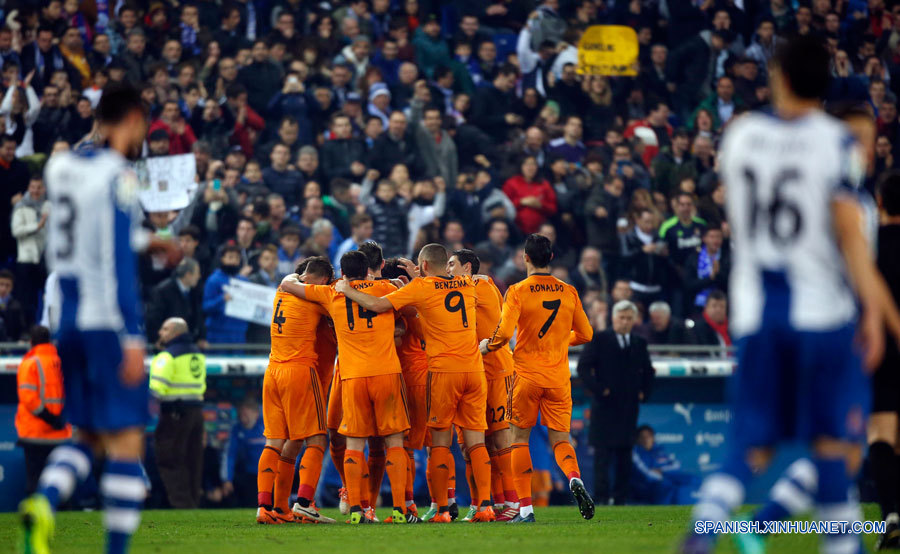 Fútbol: Real Madrid se acerca a Barcelona y Atlético tras ganar al Español