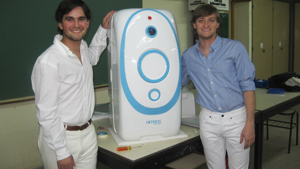 Dos estudiantes argentinos crean lavarropas que no usa agua 