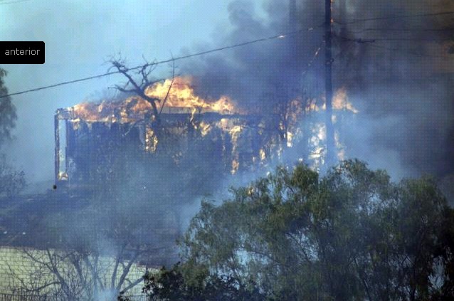 Evacuan a 2 mil personas por fuego cerca de Los Ángeles