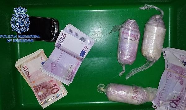 Arrestan en aeropuerto de Madrid a una mujer con dinero en la vagina
