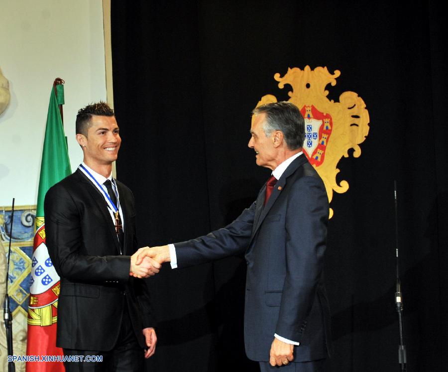 Fútbol: Gobierno portugués condecora a Cristiano Ronaldo  9