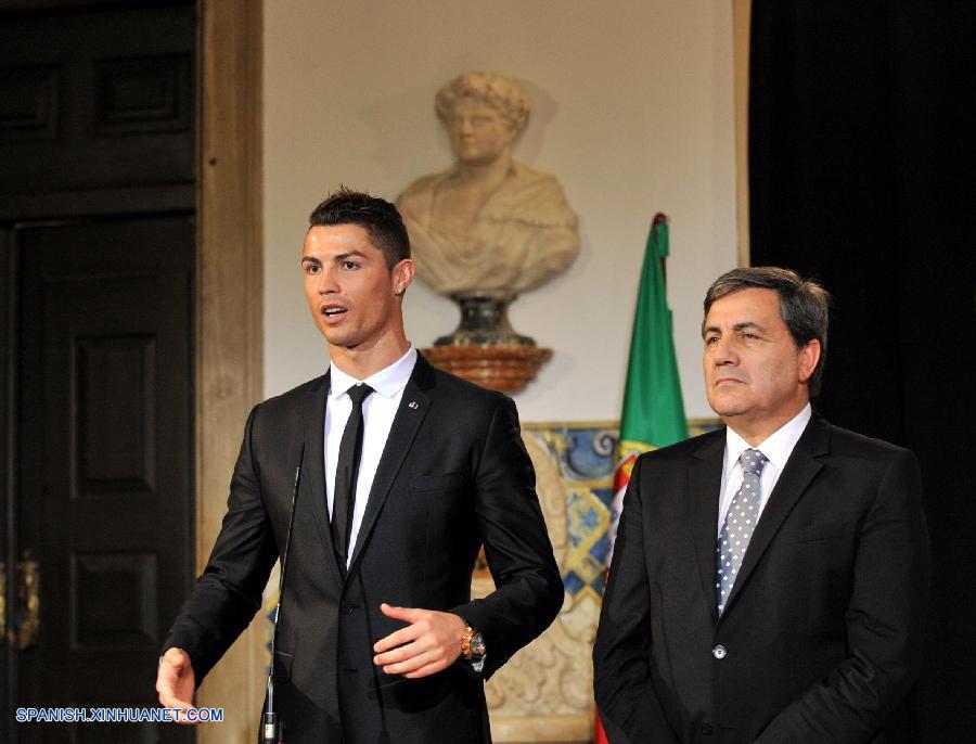 Fútbol: Gobierno portugués condecora a Cristiano Ronaldo  5