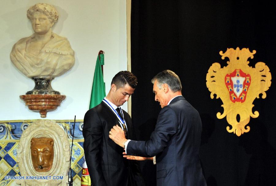 Fútbol: Gobierno portugués condecora a Cristiano Ronaldo  2