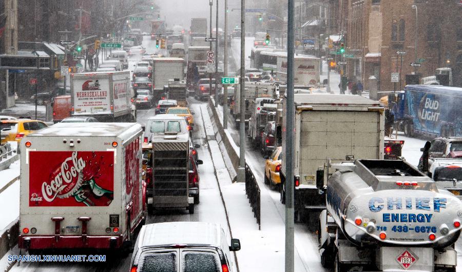Declaran estado de emergencia por tormenta de nieve en estado de NY  (4)