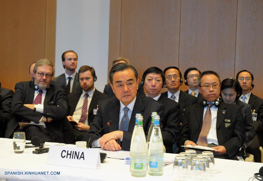 Canciller chino pide confianza, paciencia y persistencia en conversaciones de Siria
