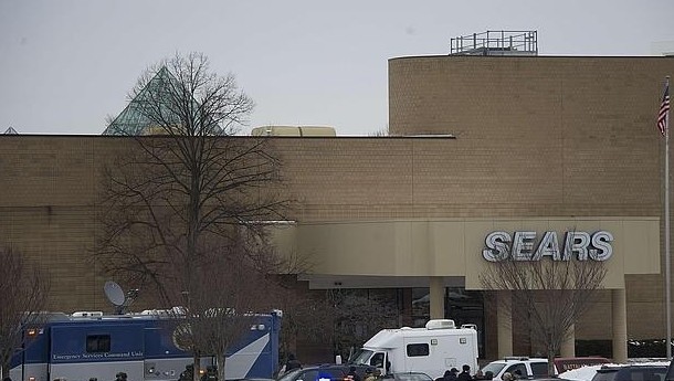Tres muertos en un tiroteo en un centro comercial de EE.UU.