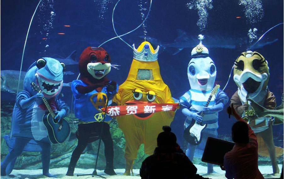 Celebrando el Año Nuevo Chino bajo el agua
