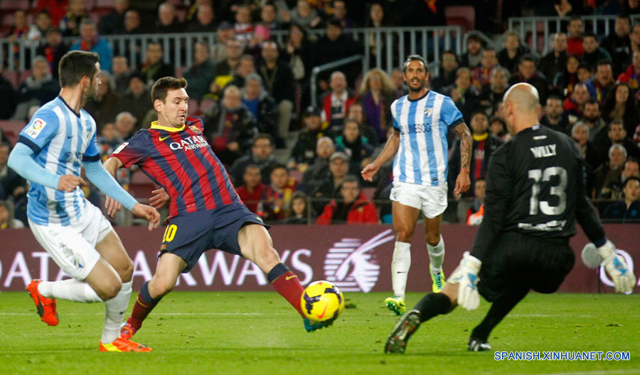 Fútbol: Barcelona golea 3-0 a Málaga para mantenerse en el liderato