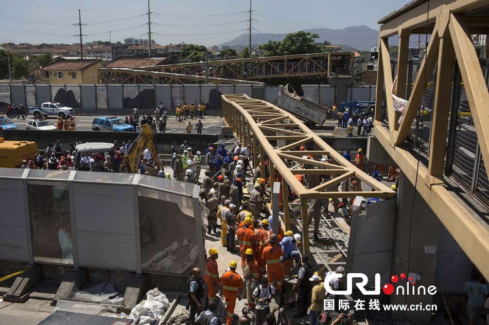 Derrumbe de puente peatonal deja al menos 4 muertos en Brasil 2