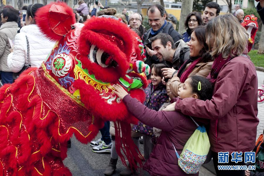 Barcelona celebra el Año Nuevo Chino con un desfile