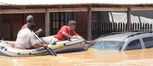 Registra Bolivia inundaciones por lluvias en varios poblados