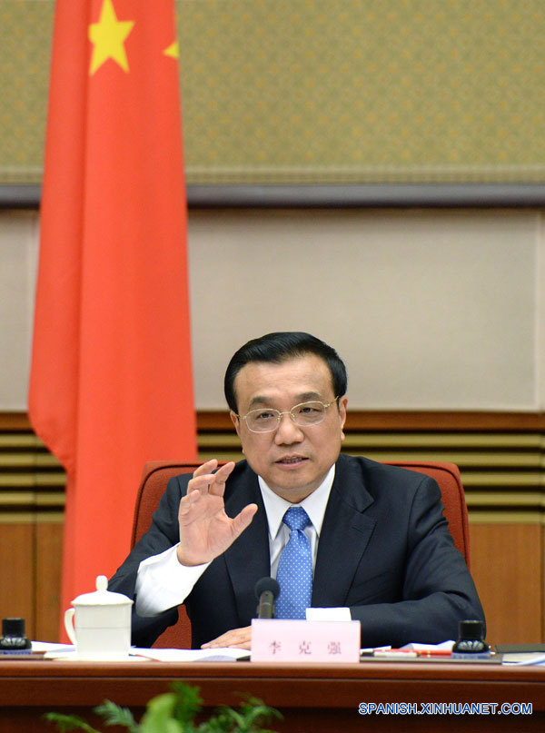 Primer ministro chino escucha opiniones sobre informe de labor del gobierno