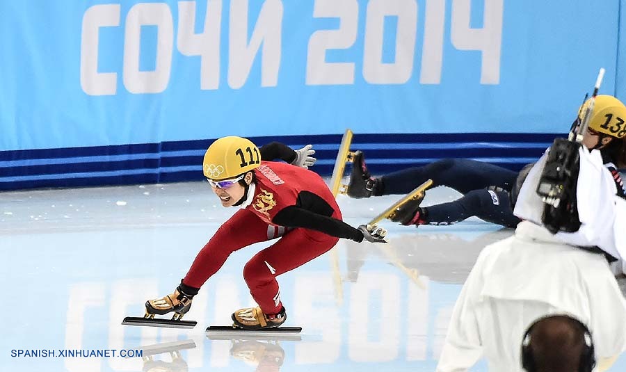 Patinadora Li gana primer oro para China en dramática final de 500 m en pista corta