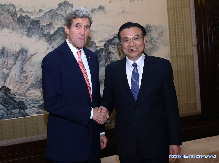 Primer ministro chino dialoga con Kerry sobre comercio y energía 