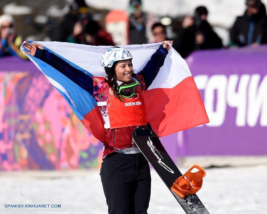 SOCHI 2014: Checa Eva Samkova gana oro olímpico en snowboard cross femenino