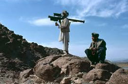 Talibán pakistaní mata a 23 elementos de seguridad secuestrados