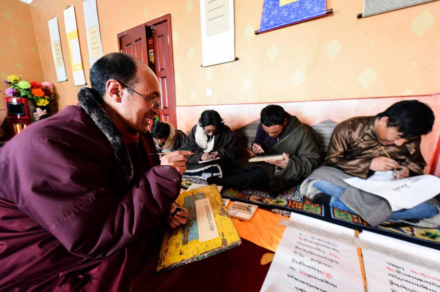 Heredero de la caligrafía tibetana Sazhi de De'ang