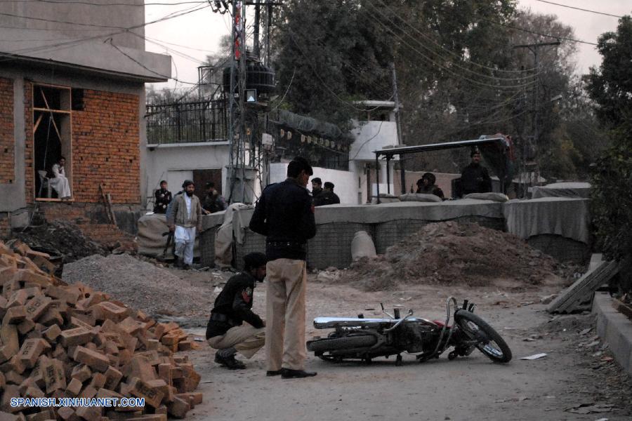 Atentado suicida en Pakistán deja 2 muertos y 11 heridos