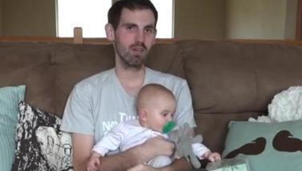 Padre con cáncer se despide de su bebé antes de morir