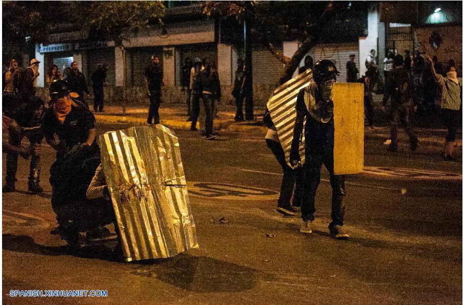 83% de venezolanos rechaza acciones violentas, dice encuesta (3)
