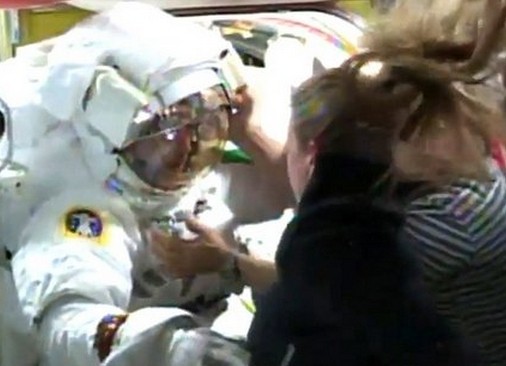 El astronauta que sobrevivió tras fallarle el traje espacial durante 23 minutos