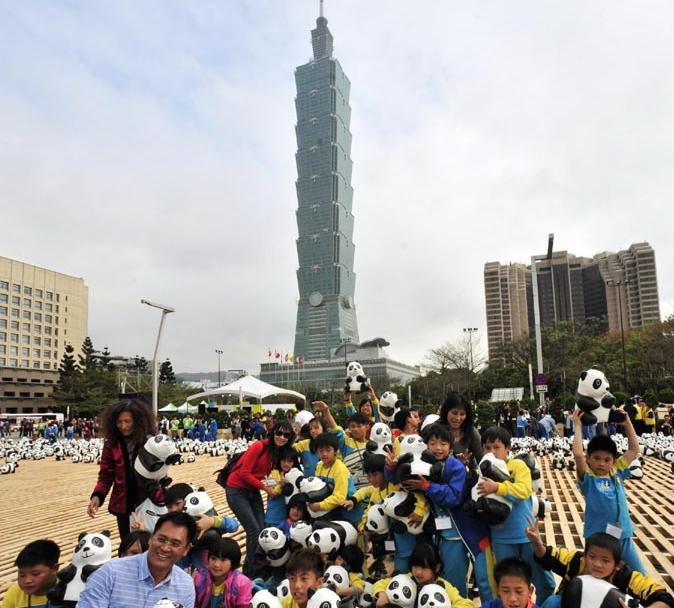 Exposición al aire libre pandas en Taipei (3)